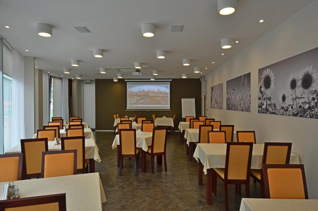 Hotel Senimo Olomouc Exteriör bild