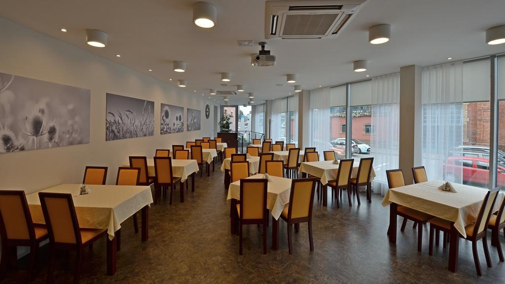 Hotel Senimo Olomouc Exteriör bild