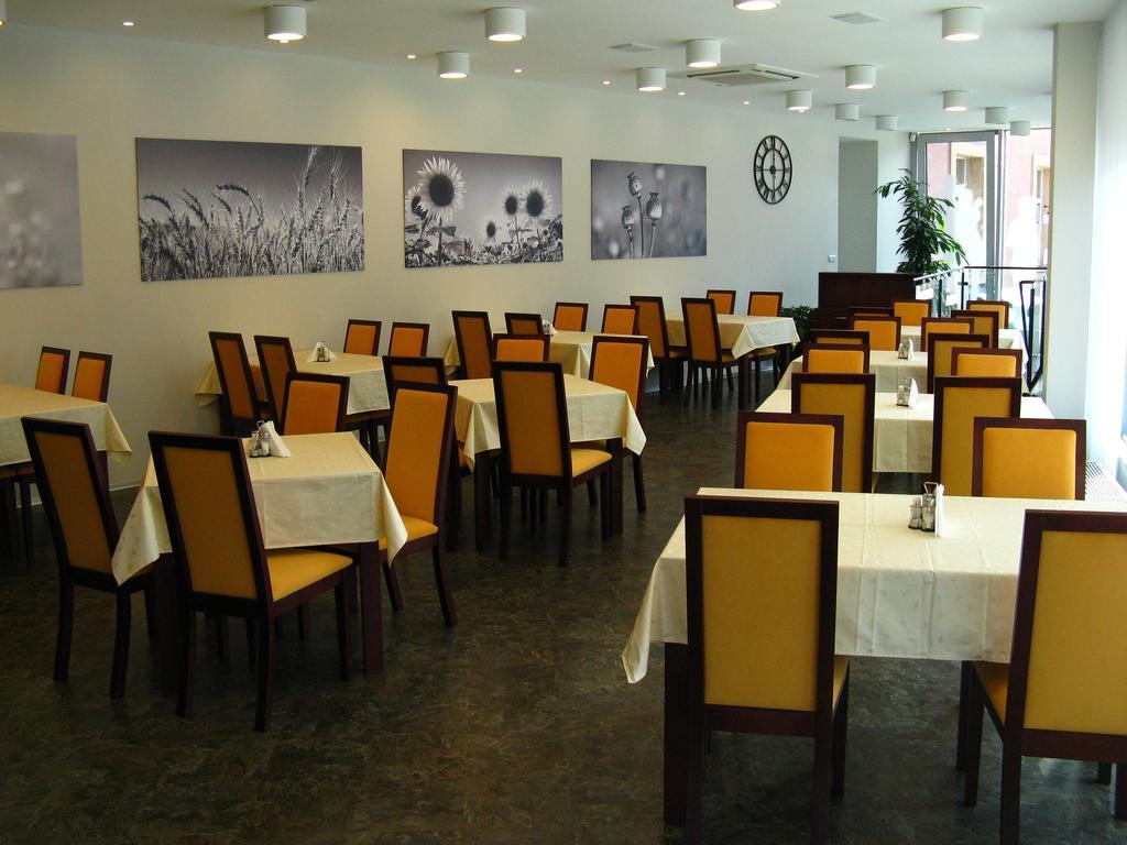 Hotel Senimo Olomouc Exteriör bild